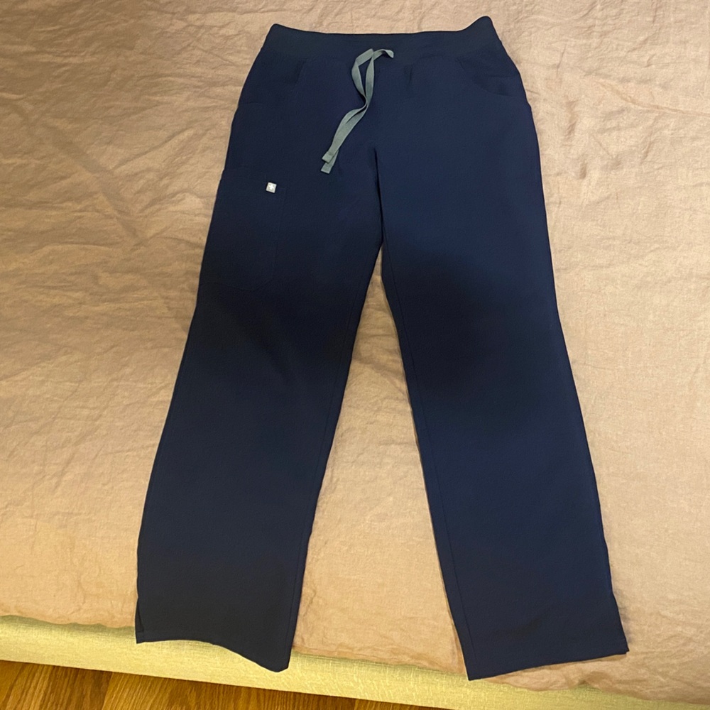 Figs Women's Navy blue Kade Cargo scrub pants- Regular Small
